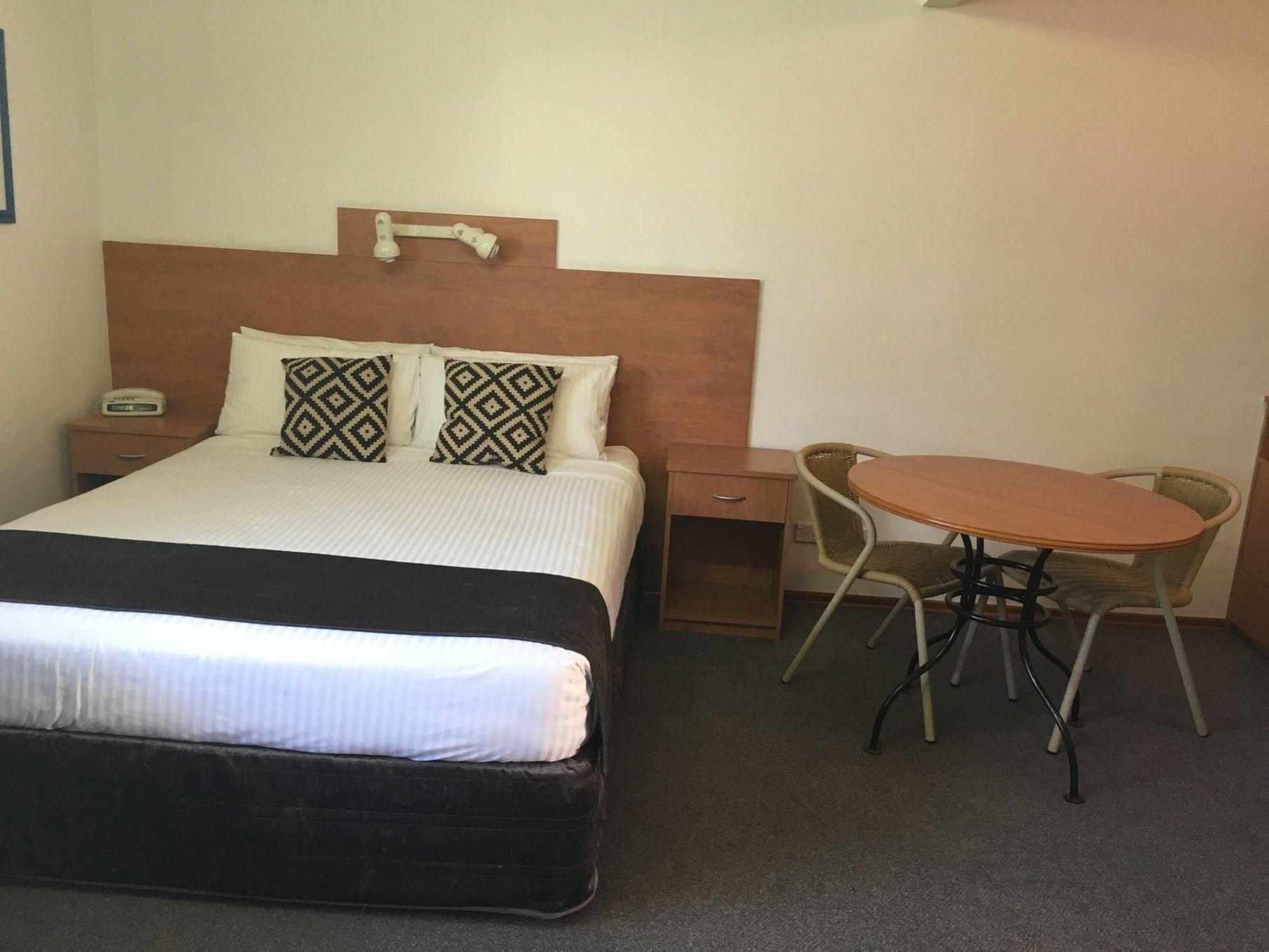 Bridge View Motel Gorokan Екстериор снимка