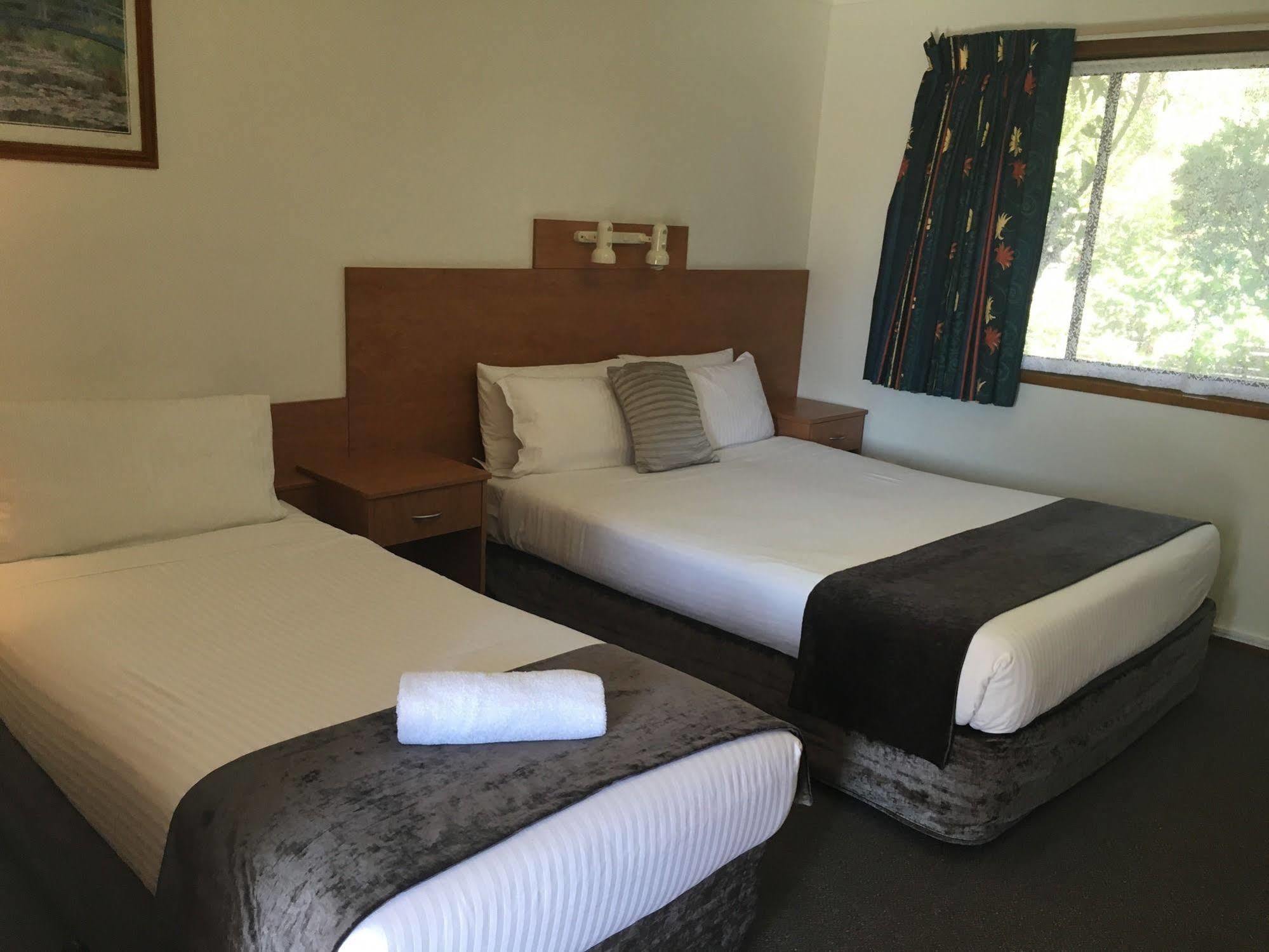 Bridge View Motel Gorokan Екстериор снимка