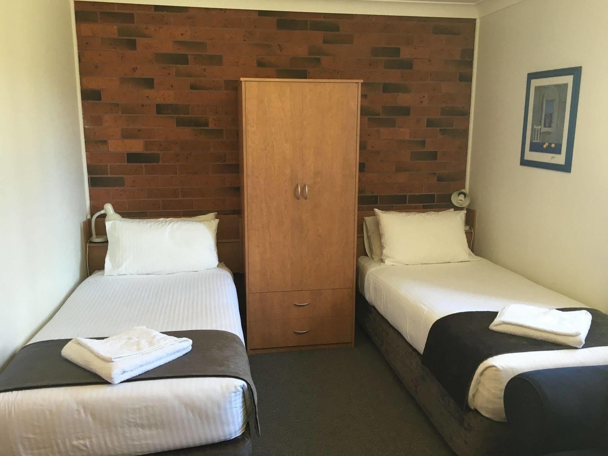 Bridge View Motel Gorokan Екстериор снимка